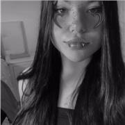 Chica dedicada a dar clases lengua de primaria.